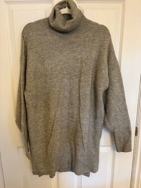 H&M Light Gray Turtleneck Sweater